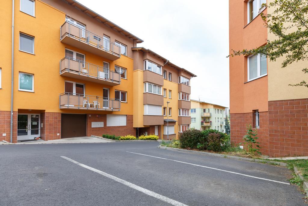 Modern Apartment with 2 bedrooms Karlsbad Buitenkant foto