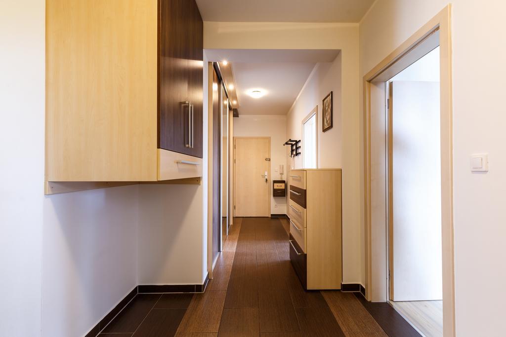Modern Apartment with 2 bedrooms Karlsbad Buitenkant foto