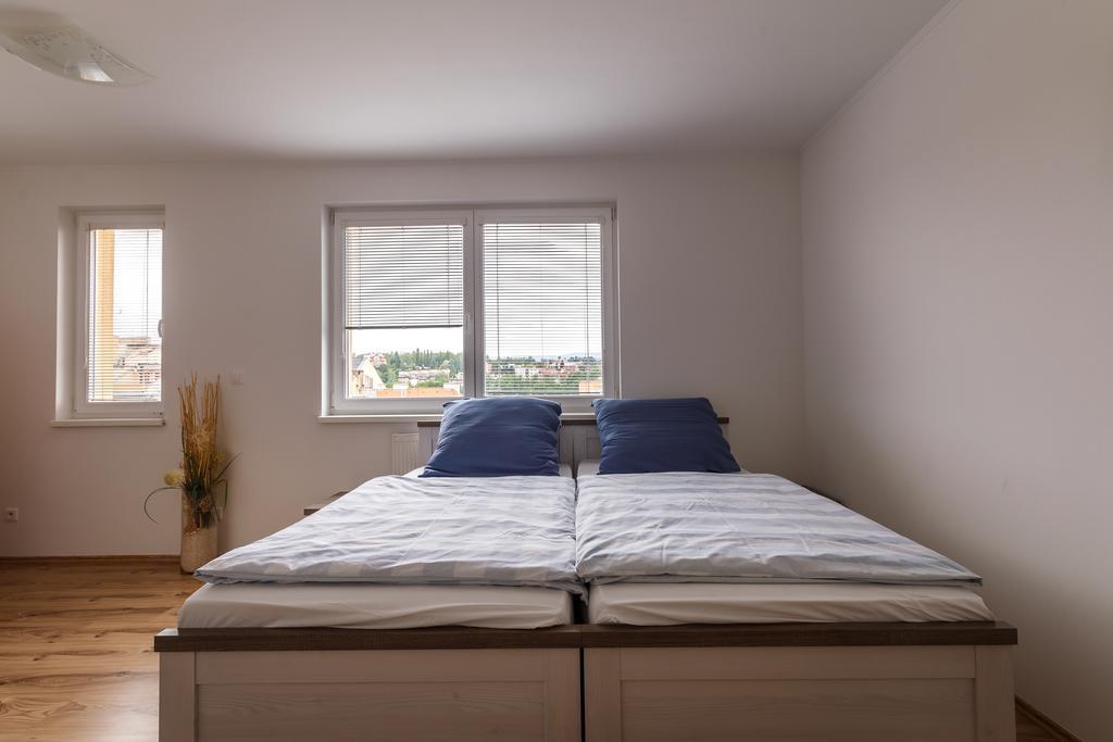 Modern Apartment with 2 bedrooms Karlsbad Buitenkant foto