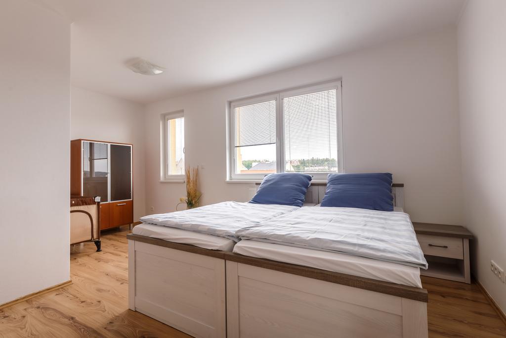 Modern Apartment with 2 bedrooms Karlsbad Buitenkant foto