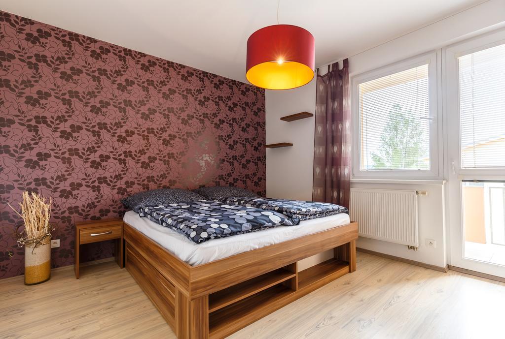 Modern Apartment with 2 bedrooms Karlsbad Buitenkant foto